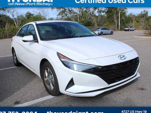Used 2021 Hyundai Elantra SE w/ Cargo Package image 4