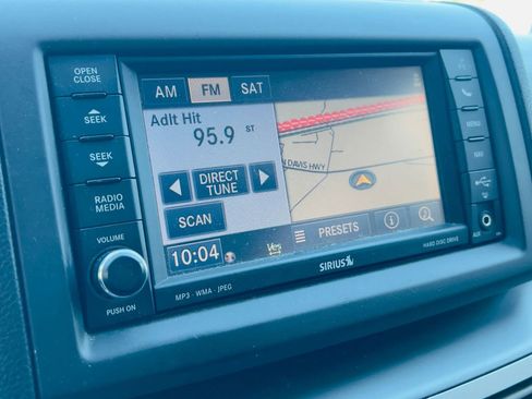 Used 2014 Volkswagen Routan SE FWD image 24