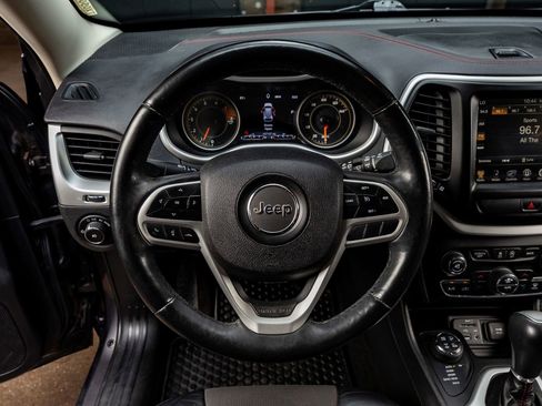 Used 2018 Jeep Cherokee Trailhawk w/ Comfort & Convenience Group image 14