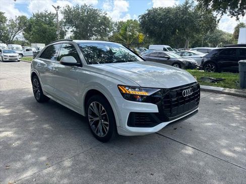 Used 2023 Audi Q8 Premium w/ Convenience Package AWD/4WD image 4