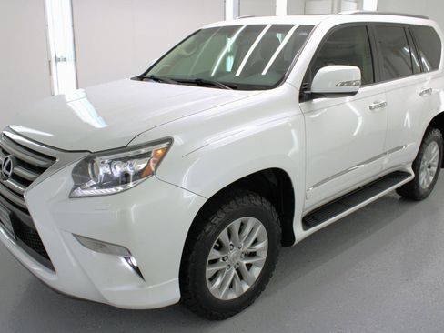 Used 2017 Lexus GX 460 Premium w/ Premium Package image 5