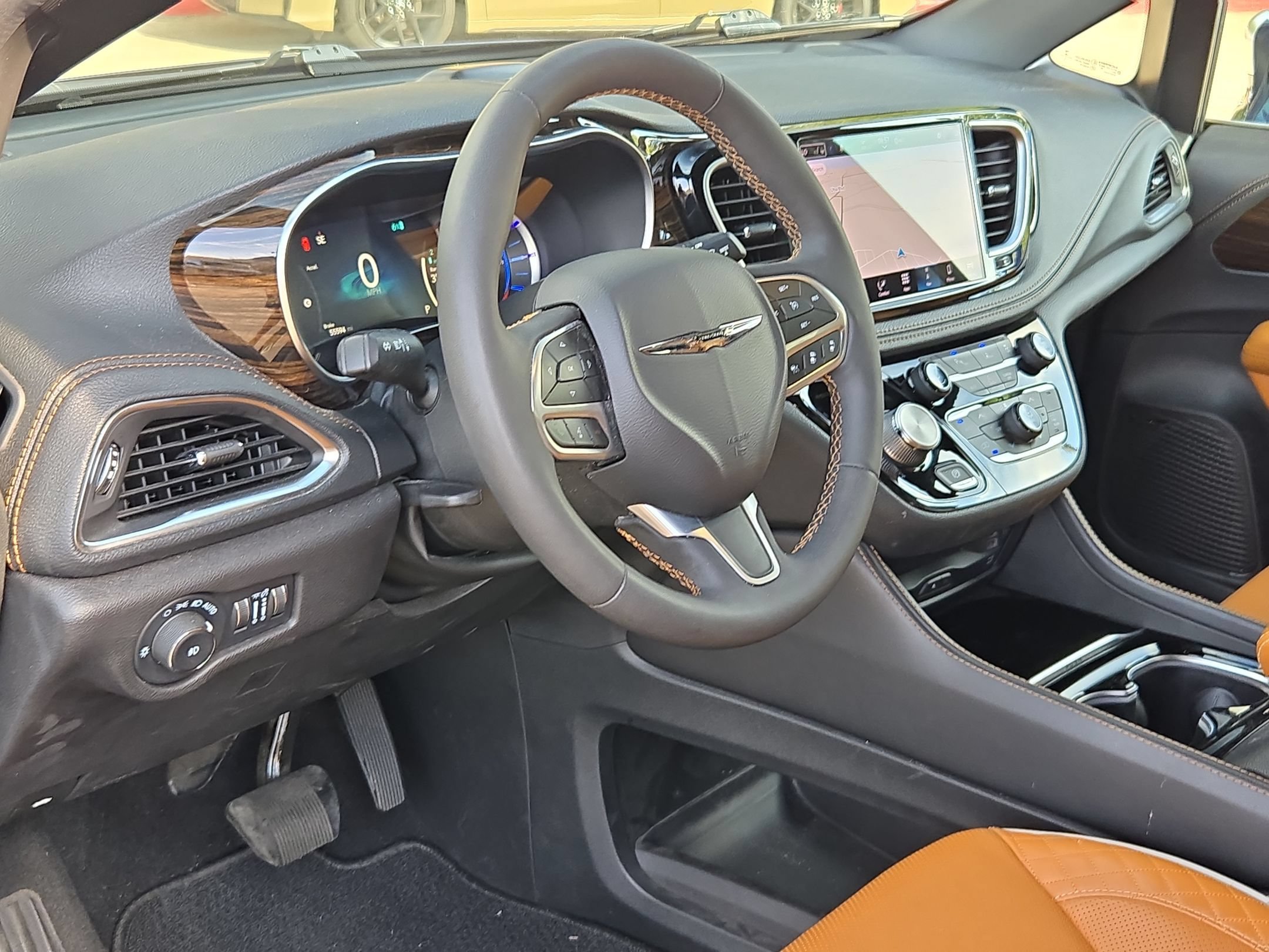 Used 2022 Chrysler Pacifica Pinnacle FWD image 12