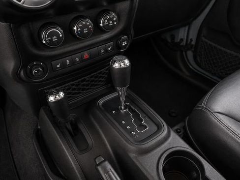Used 2013 Jeep Wrangler Unlimited Rubicon AWD/4WD image 27