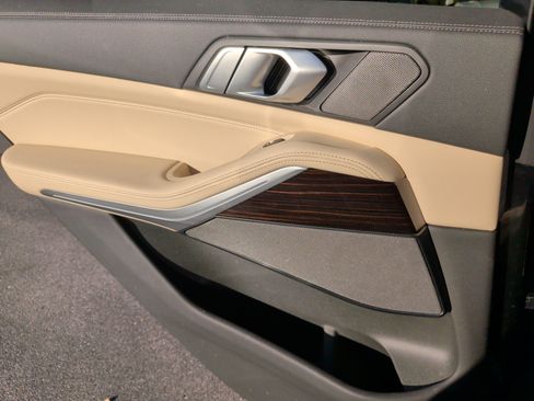 Used 2021 BMW X5 xDrive40i w/ Premium Package image 32