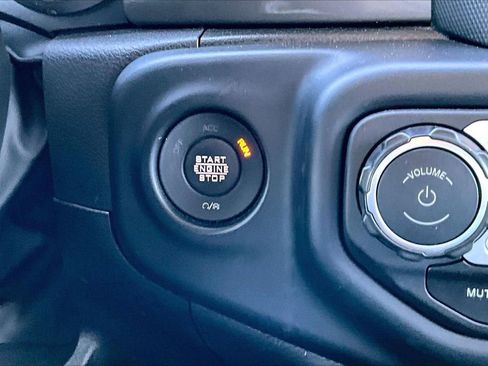 Certified 2023 Jeep Gladiator Overland image 27