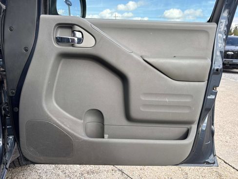 Used 2016 Nissan Frontier SV image 13