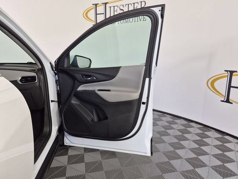 Used 2022 Chevrolet Equinox LT FWD image 36