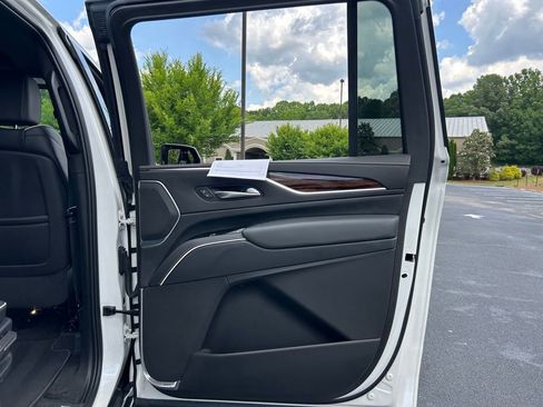 Used 2023 Cadillac Escalade ESV Premium Luxury AWD/4WD image 59