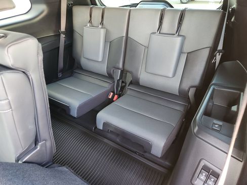 Used 2024 Lexus GX 550 w/ Accessory Package (Z1) AWD/4WD image 28