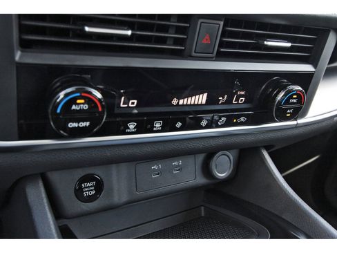 Used 2024 Nissan Rogue SV FWD image 25