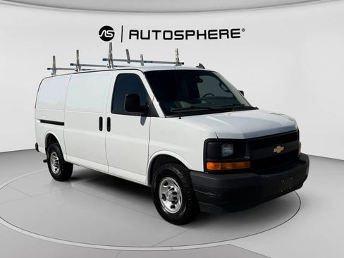 Used 2017 Chevrolet Express 2500 RWD image 12