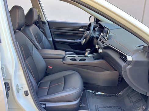 Used 2021 Nissan Altima 2.5 SR w/ SR Premium Package image 14