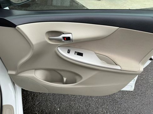 Used 2013 Toyota Corolla LE FWD image 17