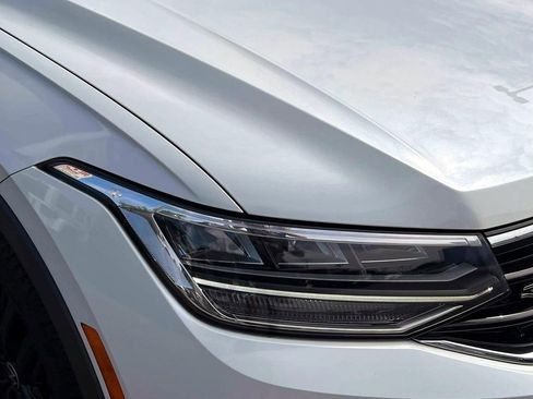 Used 2022 Volkswagen Tiguan SE R-Line image 8