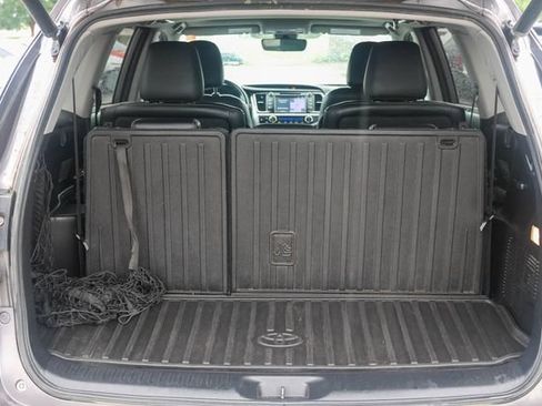 Used 2018 Toyota Highlander SE w/ Protection Package #3 AWD/4WD image 16