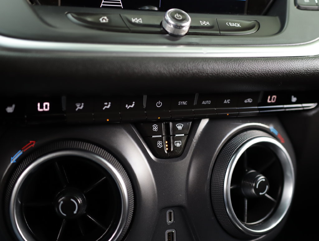 Used 2020 Chevrolet Blazer LT FWD image 15