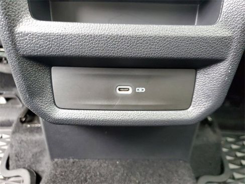 Certified 2025 Volkswagen Taos SE w/ Panoramic Sunroof Package image 12