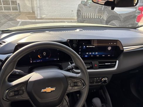 Used 2025 Chevrolet TrailBlazer LS w/ LS Convenience Package image 17