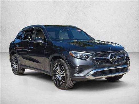 Used 2024 Mercedes-Benz GLC 300 image 3