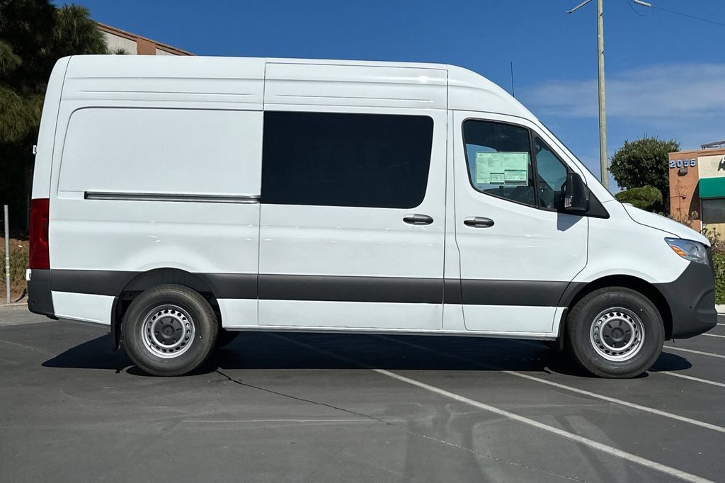 Used 2025 Mercedes-Benz Sprinter 2500 image 3
