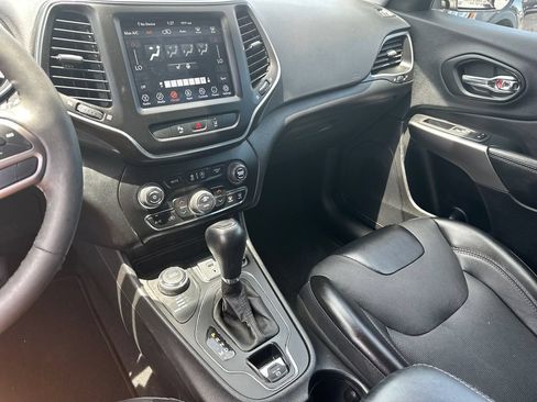 Used 2021 Jeep Cherokee Latitude Lux w/ Comfort/Convenience Group AWD/4WD image 31