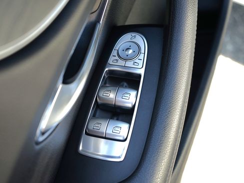 Used 2018 Mercedes-Benz E 400 4MATIC Coupe image 11