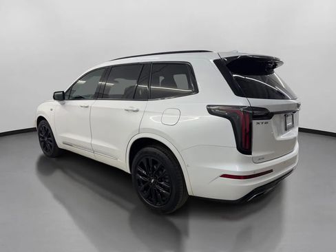 Used 2021 Cadillac XT6 Sport w/ LPO, ONYX Package image 7