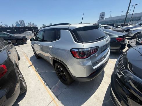 Used 2026 Jeep Compass Latitude AWD/4WD image 4