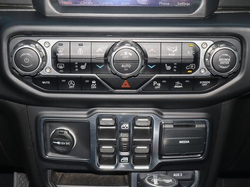 Used 2021 Jeep Wrangler Unlimited Sahara image 25