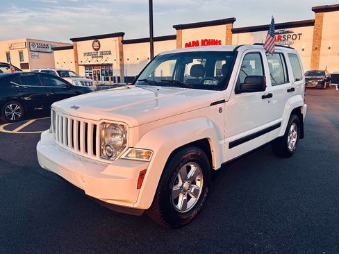 Used 2012 Jeep Liberty Sport image 2