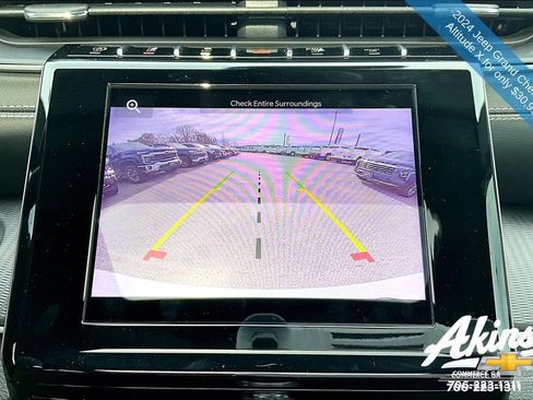 Used 2024 Jeep Grand Cherokee Altitude image 12