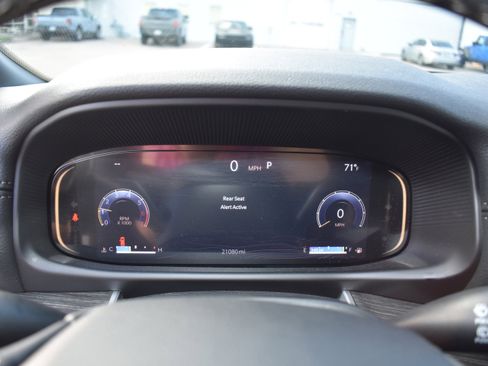 Used 2024 Jeep Wagoneer L Series II w/ Premium Group I image 18