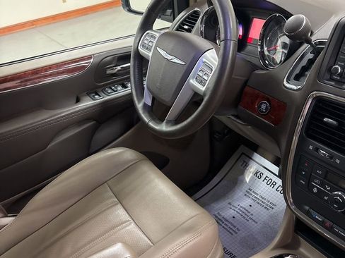Used 2014 Chrysler Town & Country Touring-L w/ Driver Convenience Group FWD image 28