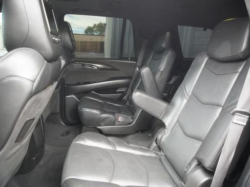 Used 2018 Cadillac Escalade Platinum AWD/4WD image 11