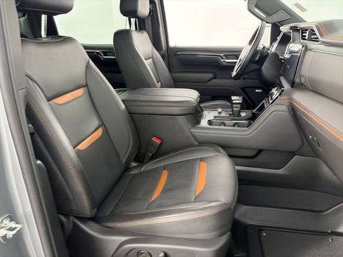 Used 2025 GMC Sierra 1500 AT4 w/ Technology Package AWD/4WD image 31