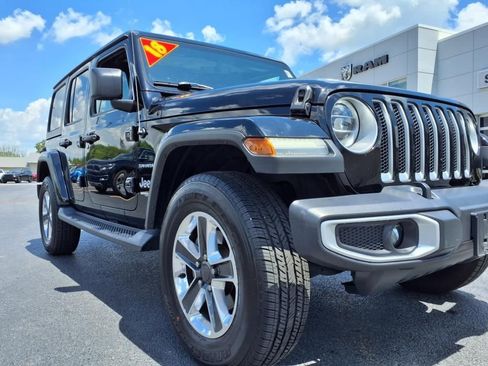Used 2018 Jeep Wrangler Unlimited Sahara AWD/4WD image 8
