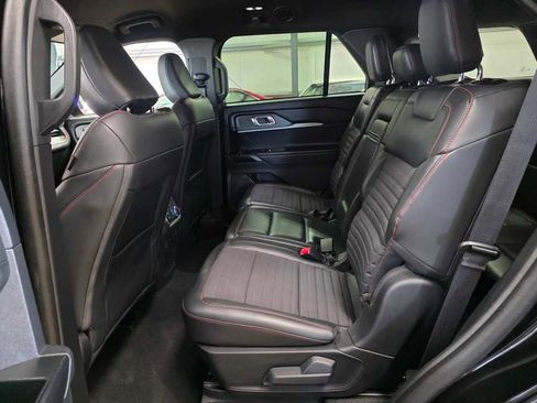 Used 2025 Ford Explorer ST-Line w/ ST-Line Street Pack image 18