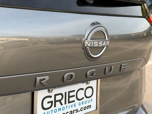 Certified 2025 Nissan Rogue SV FWD image 14