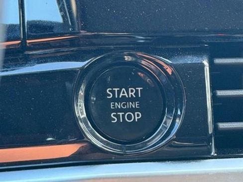 Used 2025 Nissan Pathfinder SV image 38