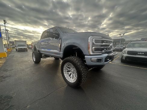 Used 2024 Ford F250 Platinum image 1