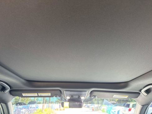 Used 2025 Honda Pilot Black Edition image 18