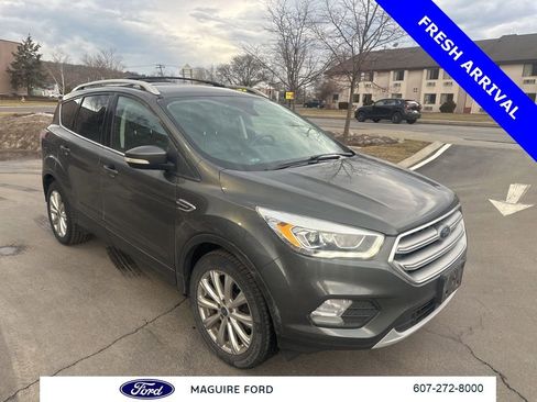 Used 2017 Ford Escape Titanium image 1