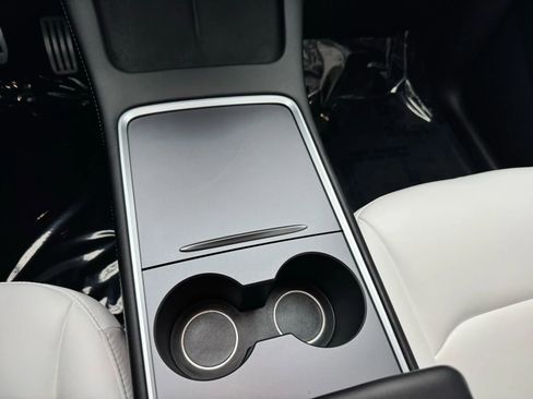 Used 2022 Tesla Model Y Performance image 41