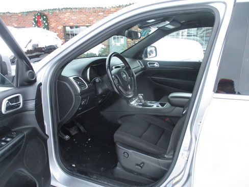 Used 2020 Jeep Grand Cherokee Laredo AWD/4WD image 6