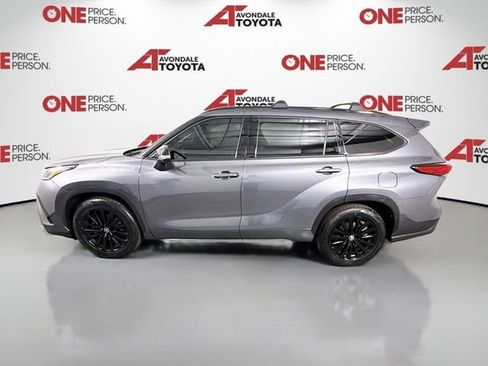 Used 2023 Toyota Highlander XSE FWD image 4
