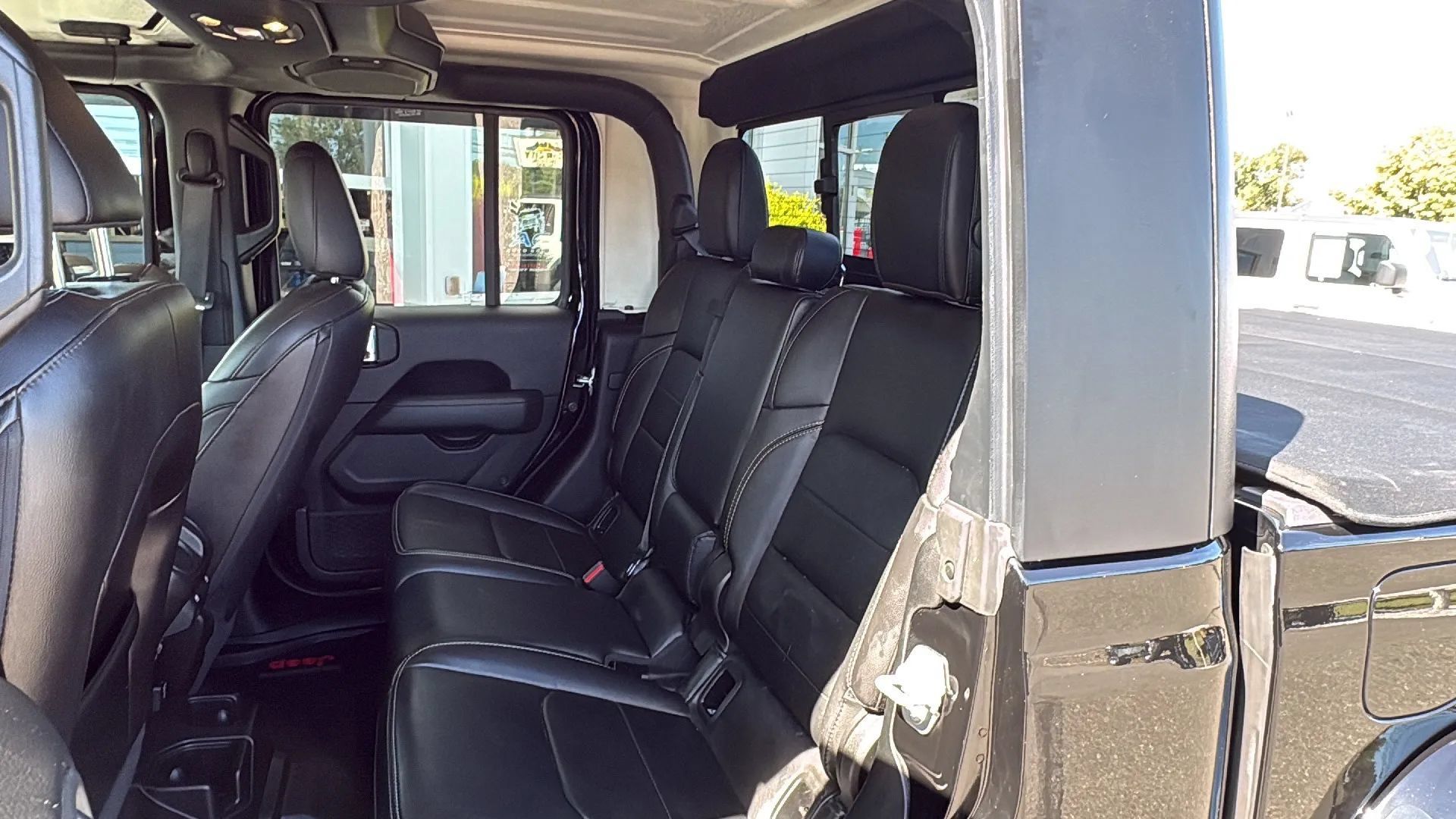 Used 2020 Jeep Gladiator Overland AWD/4WD image 25