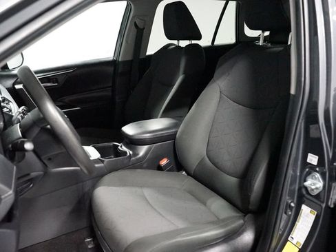 Used 2024 Toyota RAV4 XLE FWD image 27