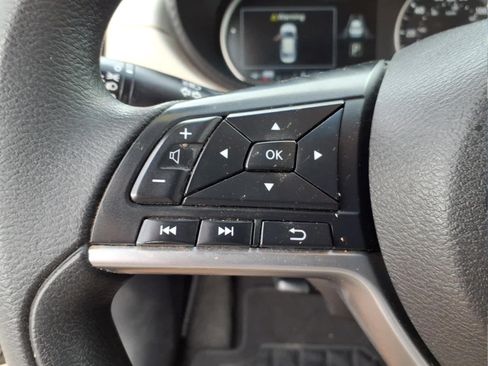 Used 2021 Nissan Versa SV FWD image 15