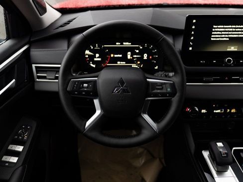 New 2026 Mitsubishi Outlander SE image 11