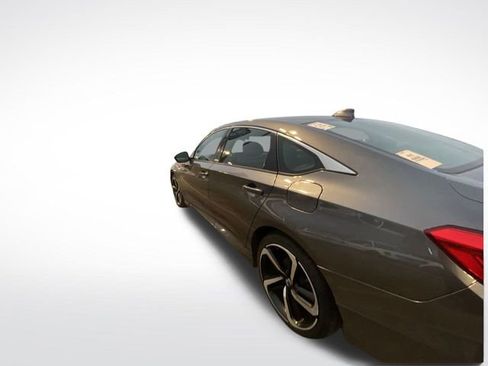 Used 2018 Honda Accord Sport image 6